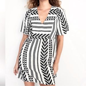 Flutter-Sleeve V-Neck Jacquard Mini Swing Dress for Women - Size M